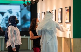 «جمعية الناشرين الإماراتيين» تحتفي برواد الأدب والصحافة في معرض «أقلام من ذاكرة الخمسين»
