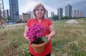 سيدة تفقد كل ممتلكاتها بسبب باقة زهور