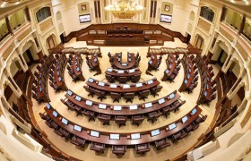 البرلمان العربي للطفل يناقش دور الأسرة في بناء بيئة آمنة للطفل خلال جلسته الرابعة بالشارقة