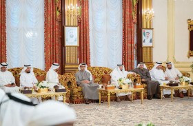 منصور بن زايد يحضر مأدبة إفطار أقامها محمد بن بطي آل حامد