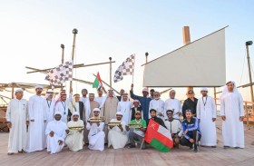 تتويج الفائزين في سباق أبوظبي لقوارب التجديف التراثية فئة 40 قدماً
