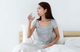 ماذا يحدث لجسمك عند شرب الماء على معدة خاوية؟