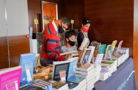 مجموعة مميزة من الكتب الموقعة مُخصصة لتحدي مؤسسة الإمارات للآداب للقراءة