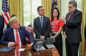 هل تدخل الديمقراطية الأمريكية عامها الأخير ؟