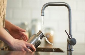 الطريقة الصحيحة لغسل عبوات المياه