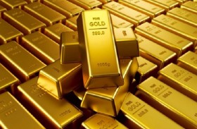 الذهب ينخفض عن ذروة 8 سنوات  
