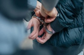 اعتقال شخص بتهمة إلقاء طفل في حظيرة تماسيح 