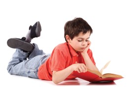 القراءة في الطفولة تحسن الصحة النفسية في المستقبل