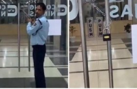 يغلق باب شركته بالسلاسل لمنع موظفيه من المغادرة