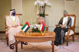 عبدالله بن زايد يلتقي وزير خارجية عمان في مسقط