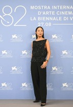 الممثلة الأمريكية جريتا لي لدى حضورها جلسة التصوير الخاصة بفيلم «بيت الديناميت» في مهرجان البندقية السينمائي الدولي. ا ف ب