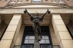 عاملة إغاثة تدلي بشهادتها في محاكمة عضو خلية داعشية