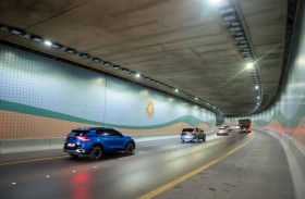 بلدية مدينة أبوظبي تنجز تأهيل أنظمة إنارة نفقين للسيارات في مصفح