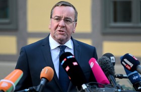  وزير الدفاع الألماني: لن نصبح طرفا في حرب أوكرانيا