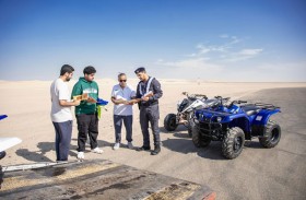 شرطة أبوظبي تعزز وعي مستخدمي الدراجات النارية والكهربائية والهوائية بالقيادة الآمنة ميدانياً