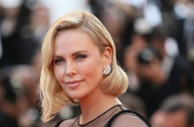 تشارليز ثيرون بظهور استثنائي في تايمز سكوير