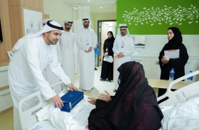 «التنمية الأسرية» تزور كبار المواطنين والمقيمين بـ «مستشفى طحنون بن محمد» في العين