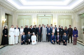 رئيس الدولة يلتقي طلبة الإمارات المبتعثين والأطباء المواطنين الذين أسهموا في علاج المصابين في مستشفيات فرنسا خلال جائحة كوفيد - 19 