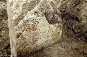 يعثرون على حجر مقدس عمره 2000 عام