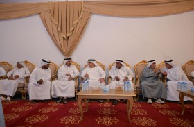 حامد بن زايد يقدم واجب العزاء لأسرة الشهيد عيسى غلوم البلوشي