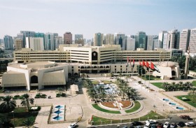 بلدية مدينة أبوظبي والإمارات العالمية للألمنيوم توقعان اتفاقـية شــراكة لتمويل حافلة مجتمعية