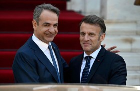 بين اعتزال السياسة والمناورة.. ماذا قصد ماكرون بتصريحاته من قبرص؟