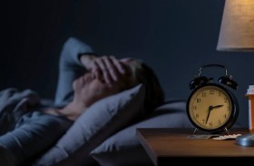 عادات ليلية تسرق النوم وتربك الساعة البيولوجية