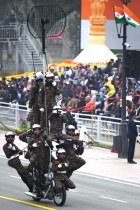 فريق الاستعراضات للجيش الهندي خلال استعراض يوم الجمهورية رقم 74 للهند في نيودلهي - ا ف ب 