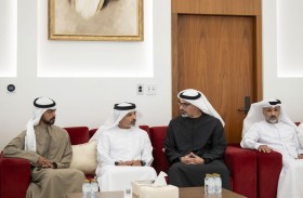 خالد بن محمد بن زايد يقدم واجب العزاء في وفاة فاطمة محمد المنصوري