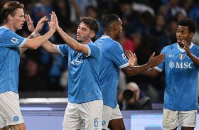 نابولي يحقق فوزا غير مقنع  وينفرد بالصدارة مؤقتا 