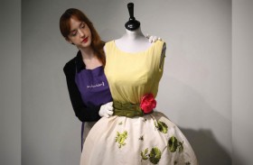 فستان لليز تايلور للبيع في مزاد