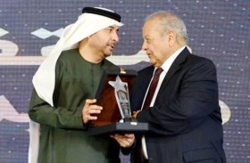 الدرعي يهنى محمد جاسم لتكريمه بوسام التميز الرياضي العربي