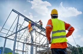 بلدية أبوظبي تنظم ورشة عمل لتعزيز الالتزام بمتطلبات السلامة والصحة المهنية في المواقع الإنشائية