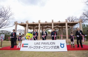 سفيرنا لدى اليابان والمفوض العام لجناح إكسبو 2025 يشارك في تدشين المظلة الخشبية، كرمز للصداقة بين الإمارات واليابان