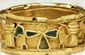اكتشاف خاتم أثري يعيد  ملكة مصرية إلى الواجهة