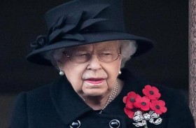 ملكة بريطانيا: العناق هديتنا المرغوبة هذا العام