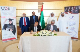 مركز رأس الخيمة للوساطة والتحكيم  وجامعة أم القيوين يوقعان مذكرة تفاهم