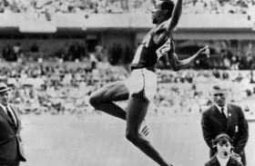 بيمون يمطر الألعاب برقم خرافي في أولمبياد مكسيكو 1968