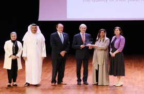 الشيخة بدور القاسمي تستقبل الحائز على جائزة نوبل في العلوم الاقتصادية في الجامعة الأمريكية في الشارقة