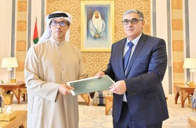 رئيس الدولة يتلقى رسالة خطية من الرئيس الجزائري تسلمها منصور بن زايد