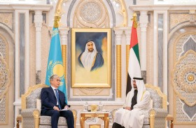 محمد بن زايد يبحث مع رئيس كازاخستان مجالات التعاون الثنائي والأوضاع في المنطقة والقضايا الإقليمية والدولية