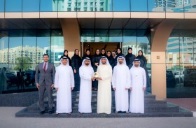 راشد بن حميد يتسلم ( جائزة أفضل فريق موارد بشرية بالدوائر الحكومية) بدول التعاون