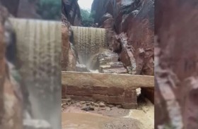 سيول البتراء في الأردن تجلي 1800 سائح