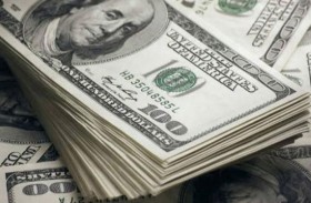 الدولار يرتفع مع وصول أسعار النفط إلى عتبة 120 دولارا بسبب الحرب 
