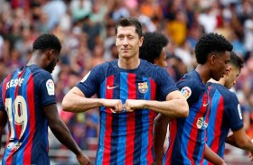 برشلونة وليفاندفسكي ينتزعان الصدارة  من ريال مدريد 