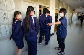 الإجهاد المفرط في العمل يفتك بالمدرّسين اليابانيين 