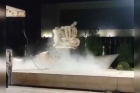 سقوط تمثال في حلب يثير الجدل في سوريا