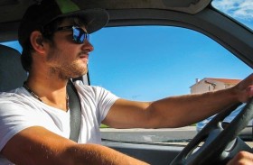 مواصفات النظارة الشمسية المناسبة لقيادة السيارة