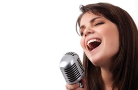 الغناء يساعد في إعادة تأهيل ضحايا السكتة الدماغية