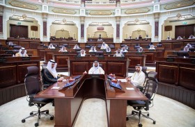 استشاري الشارقة يناقش أربعة أسئلة برلمانية في الخدمات العامة